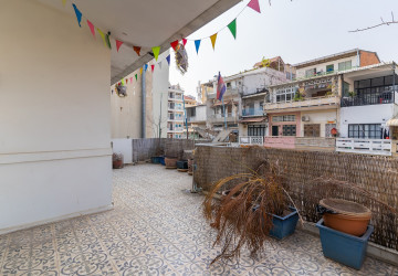 Renovated 3 Bedroom Apartment For Sale - Phsar Kandal 1, Phnom Penh thumbnail