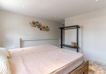 Renovated 3 Bedroom Apartment For Sale - Phsar Kandal 1, Phnom Penh thumbnail