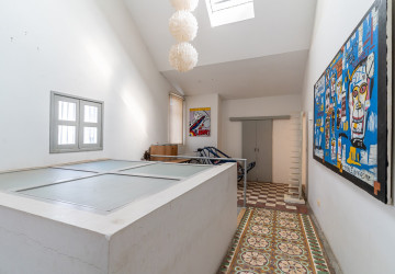 Renovated 3 Bedroom Apartment For Sale - Phsar Kandal 1, Phnom Penh thumbnail