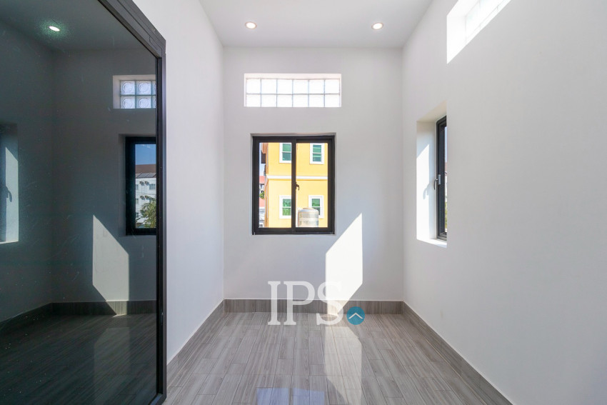 4 Bedroom House For Sale - Svay Dangkum, Siem Reap