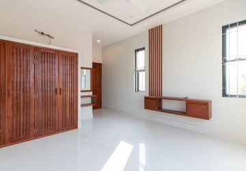 4 Bedroom House For Sale - Wat Bo, Siem Reap thumbnail