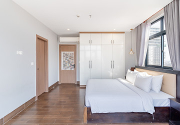 3 Bedroom Serviced Apartment For Rent - Tonle Bassac, Phnom Penh thumbnail