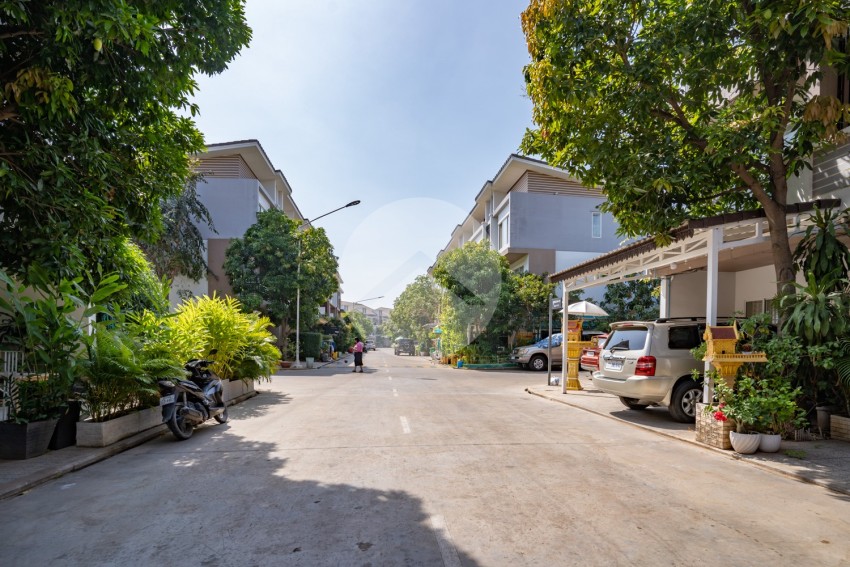 3 Bedroom Link House For Rent - Chbar Ampov, Phnom Penh