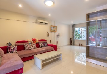 3 Bedroom Link House For Rent - Chbar Ampov, Phnom Penh thumbnail