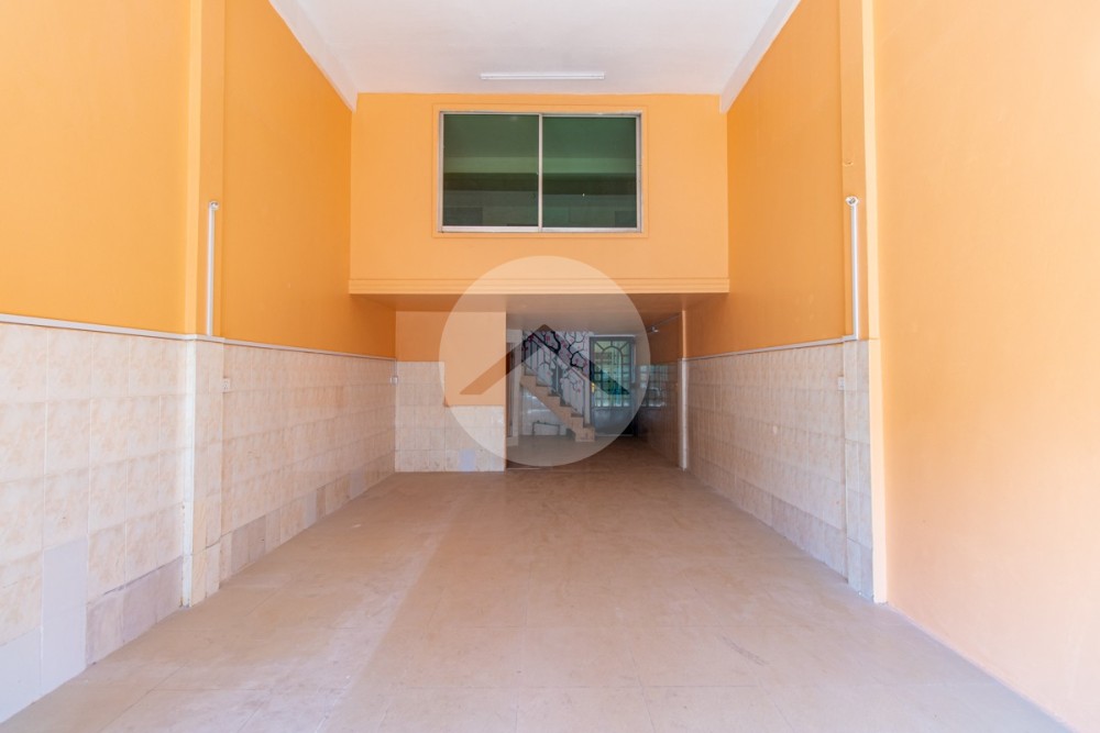 3 Bedroom Commercial Shophouse For Rent - Svay Dangkum, Siem Reap - Image 2