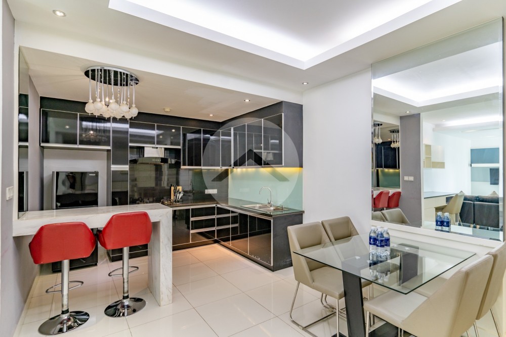 9th Floor 2 Bedrooms Condo For Sale - Silvertown, BKK1, Phnom Penh - Image 2