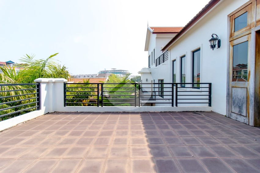 4 Bedroom Commercial Villa For Sale - Svay Dangkum, Siem Reap