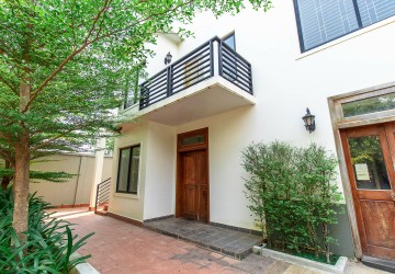 4 Bedroom Commercial Villa For Sale - Svay Dangkum, Siem Reap thumbnail