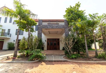 4 Bedroom Commercial Villa For Rent - Svay Dangkum, Siem Reap thumbnail