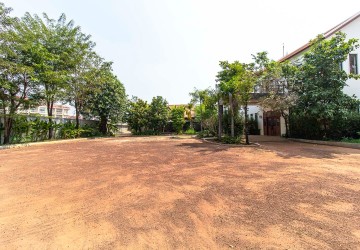 4 Bedroom Commercial Villa For Rent - Svay Dangkum, Siem Reap thumbnail