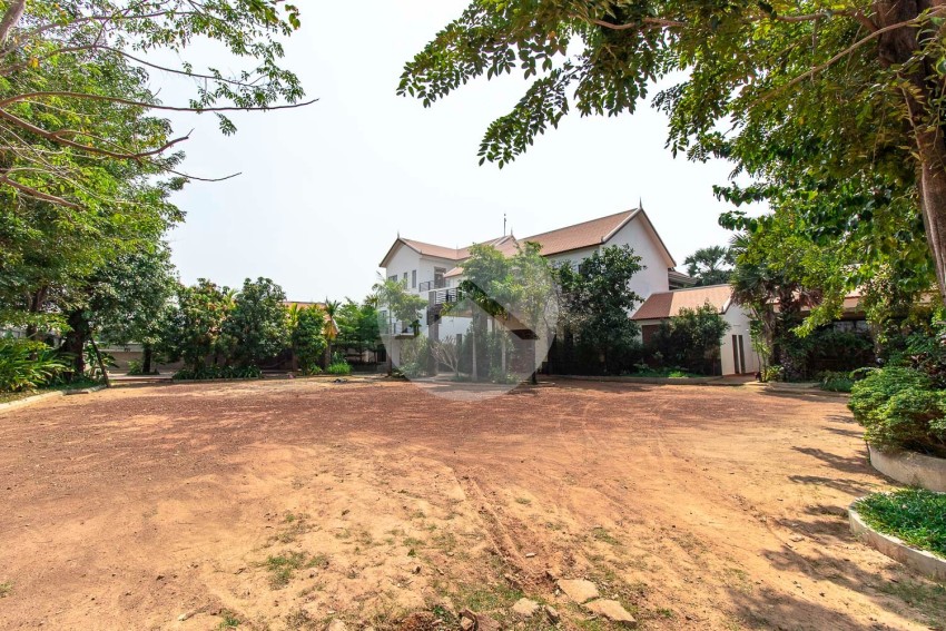 4 Bedroom Commercial Villa For Rent - Svay Dangkum, Siem Reap