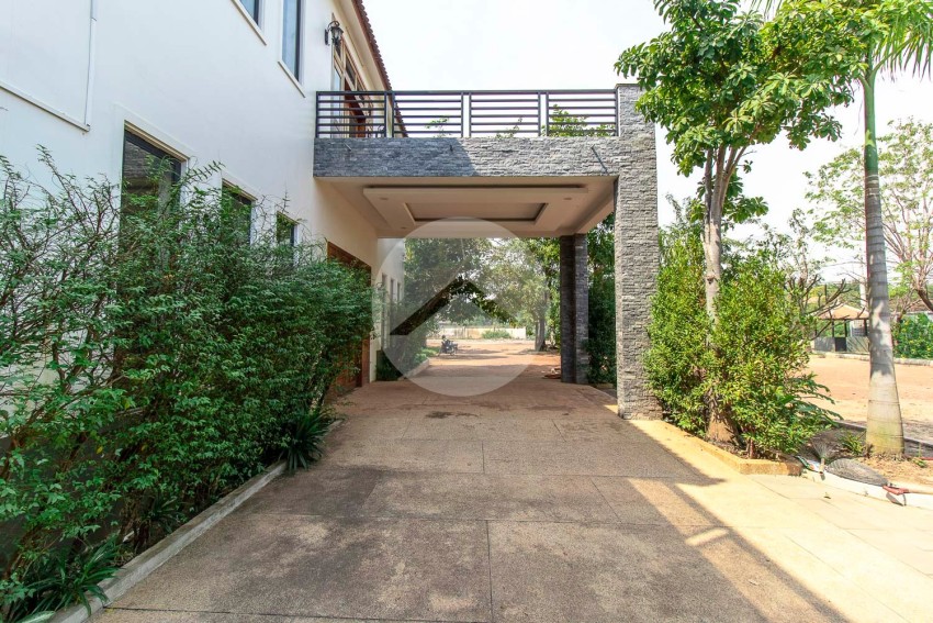 4 Bedroom Commercial Villa For Rent - Svay Dangkum, Siem Reap