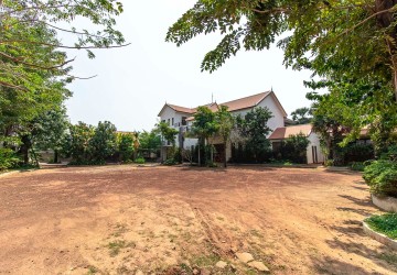 4 Bedroom Commercial Villa For Rent - Svay Dangkum, Siem Reap thumbnail