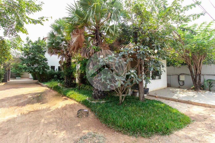 4 Bedroom Commercial Villa For Rent - Svay Dangkum, Siem Reap