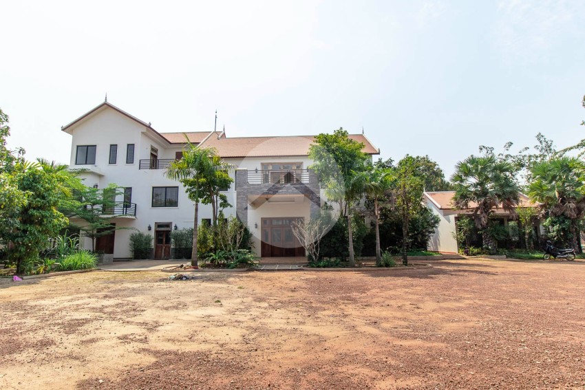 4 Bedroom Commercial Villa For Rent - Svay Dangkum, Siem Reap