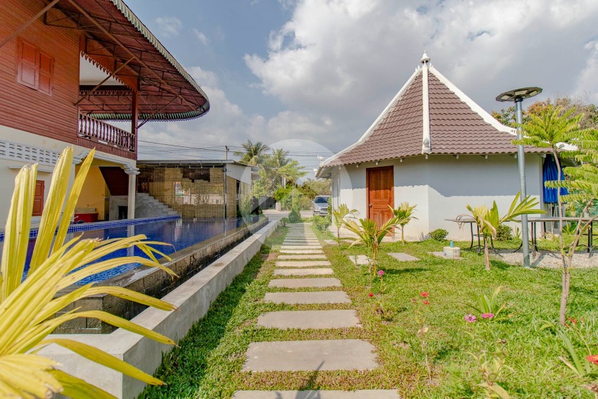 9 Bedroom Guesthouse Compound For Sale - Sala Kamreuk, Siem Reap