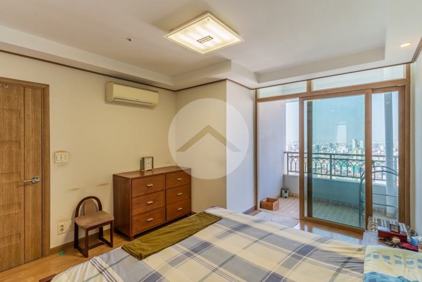 28th Floor 1 Bedroom Condo For Sale - De Castle Royal, BKK1, Phnom Penh