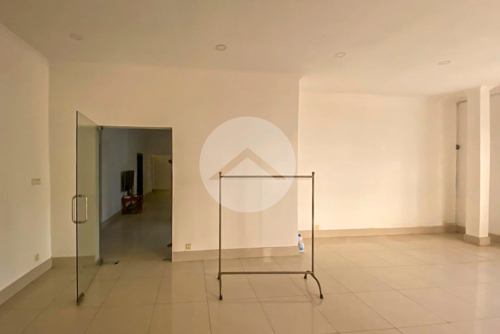 288 Sqm Commercial Villa For Rent - Veal Vong, Phnom Penh - Image 12