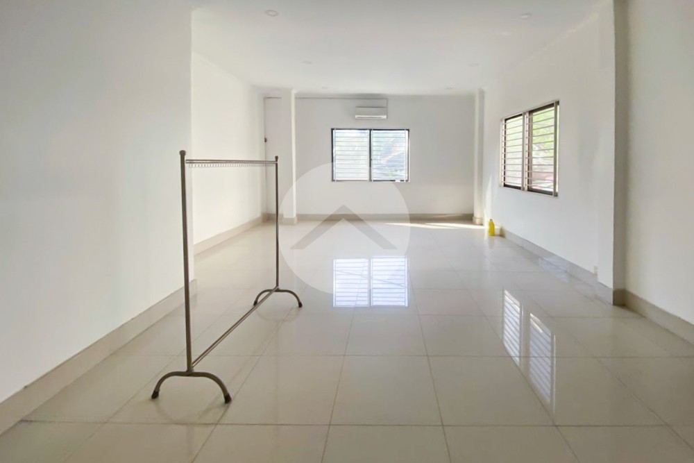 288 Sqm Commercial Villa For Rent - Veal Vong, Phnom Penh - Image 10