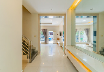 4 Bedroom Linked Villa For Rent - Borey Peng Huoth, Russey Keo, Phnom Penh thumbnail