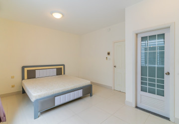 4 Bedroom Linked Villa For Rent - Borey Peng Huoth, Russey Keo, Phnom Penh thumbnail