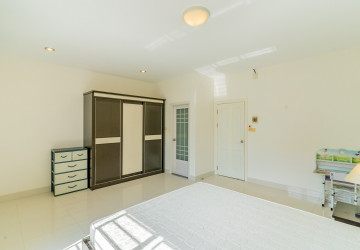 4 Bedroom Linked Villa For Rent - Borey Peng Huoth, Russey Keo, Phnom Penh thumbnail