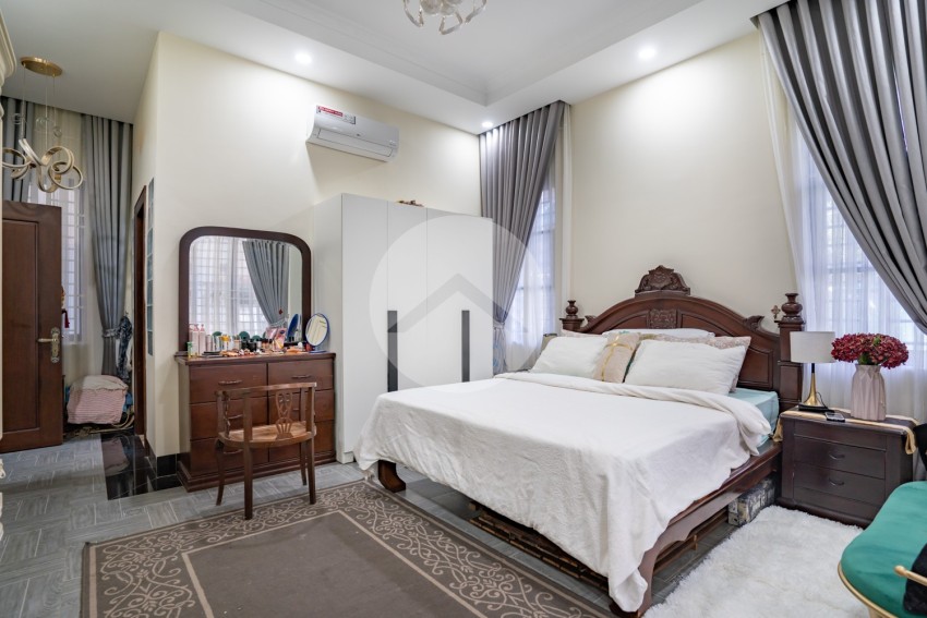 4 Bedroom Villa For Rent - Tuek Thla, Sen Sok, Phnom Penh