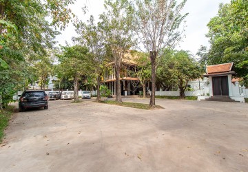 36 Bedroom Hotel For Sale - Sala Kamreuk, Siem Reap thumbnail