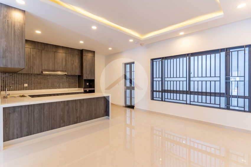 7 Bedroom Corner Queen Villa For Sale - Chip Mong Landmark 60M, Phnom Penh