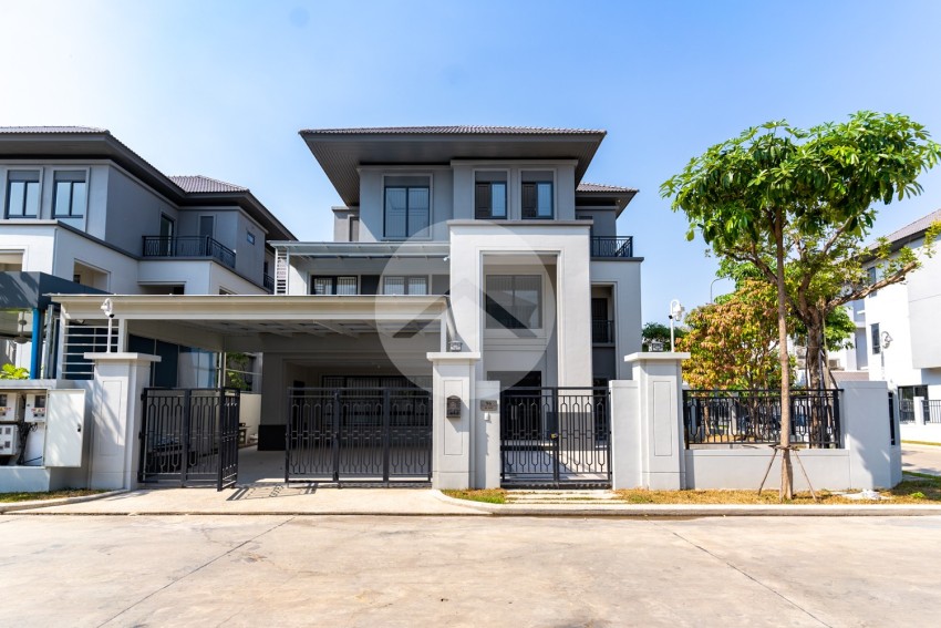 7 Bedroom Corner Queen Villa For Sale - Chip Mong Landmark 60M, Phnom Penh