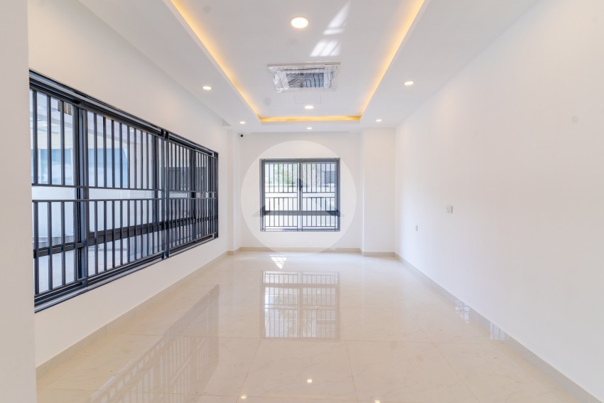 7 Bedroom Corner Queen Villa For Sale - Chip Mong Landmark 60M, Phnom Penh