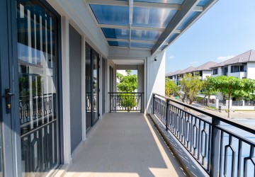 7 Bedroom Corner Queen Villa For Sale - Chip Mong Landmark 60M, Phnom Penh thumbnail