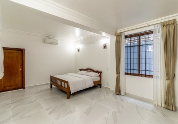 Ground Floor 3 Bedroom Serviced Apartment For Rent - BKK1, Phnom Penh thumbnail