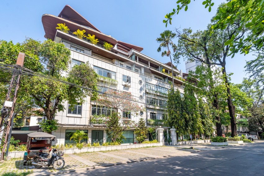 144 Sqm Retail Space For Rent - Wat Phnom, Phnom Penh