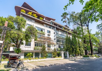 144 Sqm Retail Space For Rent - Wat Phnom, Phnom Penh thumbnail