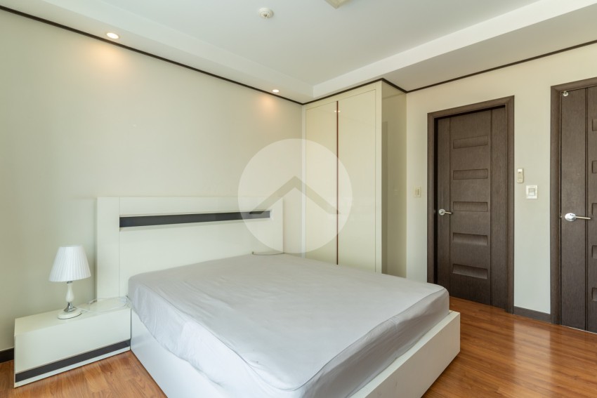 3 Bedroom Condo For Rent - De Castle Royal, BKK1, Phnom Penh