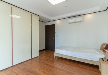 3 Bedroom Condo For Rent - De Castle Royal, BKK1, Phnom Penh thumbnail