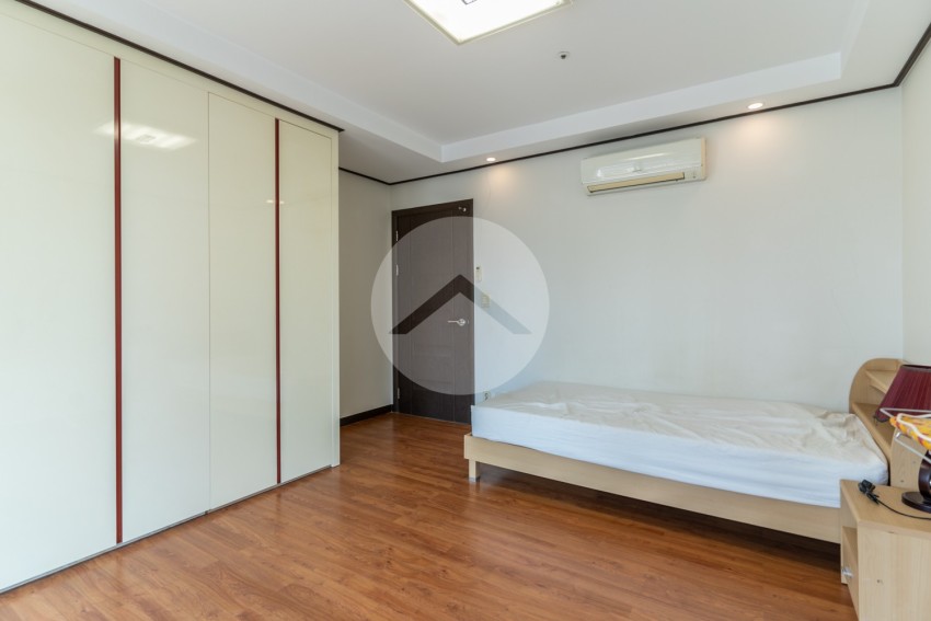 3 Bedroom Condo For Rent - De Castle Royal, BKK1, Phnom Penh