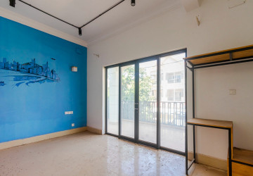 16 Bedroom Guesthouse For Rent - Svay Dangkum, Siem Reap thumbnail