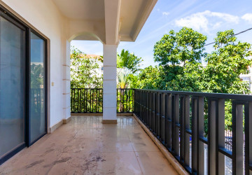 16 Bedroom Guesthouse For Rent - Svay Dangkum, Siem Reap thumbnail