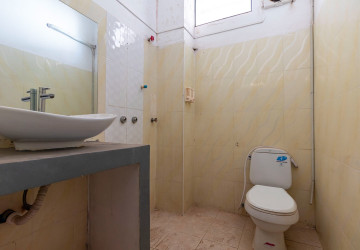 16 Bedroom Guesthouse For Rent - Svay Dangkum, Siem Reap thumbnail