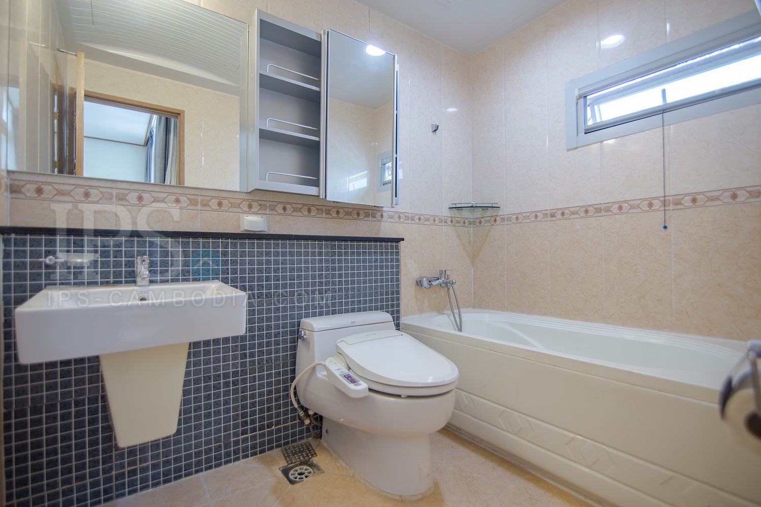 27th Floor 2 Bedroom Condo For Sale - De Castle Royal, BKK1, Phnom Penh - Image 11