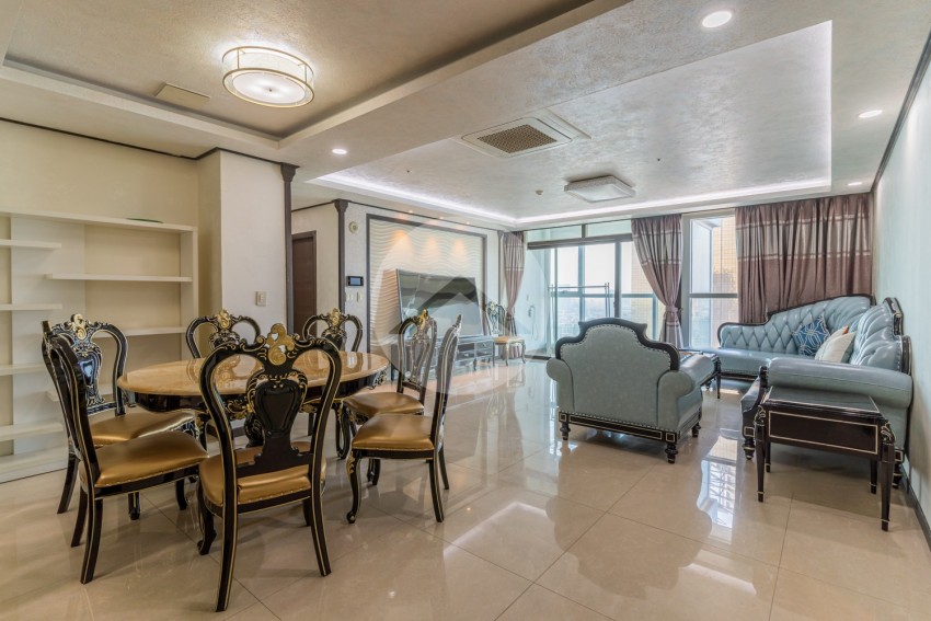 4 Bedroom Condo For Rent - De Castle Royal, BKK 1, Phnom Penh