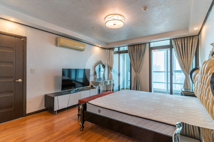 4 Bedroom Condo For Rent - De Castle Royal, BKK 1, Phnom Penh