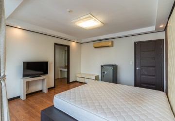 3 Bedroom Condo For Rent - De Castle Royal, BKK 1, Phnom Penh thumbnail
