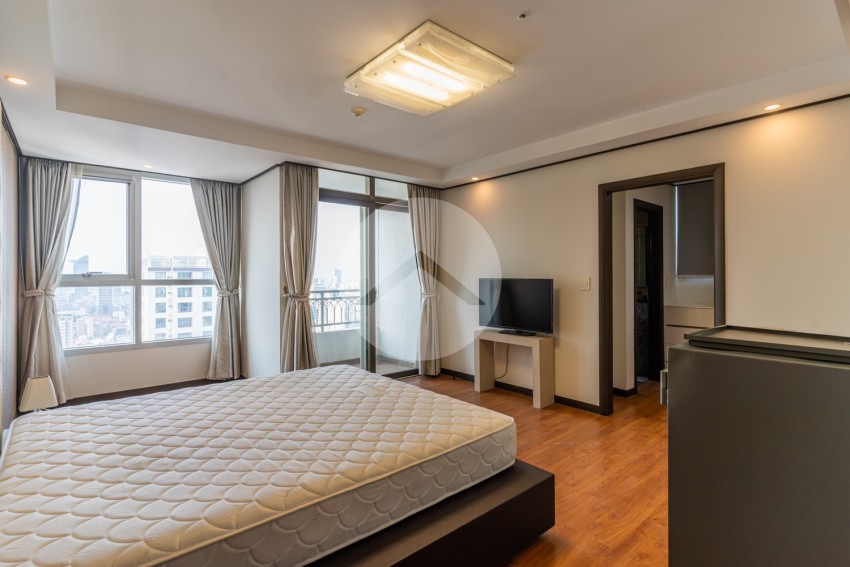 3 Bedroom Condo For Rent - De Castle Royal, BKK 1, Phnom Penh