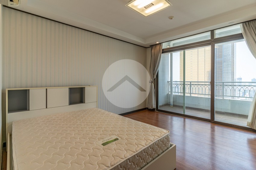 3 Bedroom Condo For Rent - De Castle Royal, BKK 1, Phnom Penh