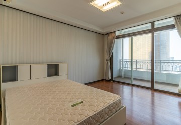 3 Bedroom Condo For Rent - De Castle Royal, BKK 1, Phnom Penh thumbnail