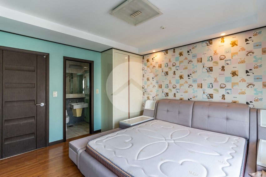 3 Bedroom Condo For Rent - De Castle Royal, BKK 1, Phnom Penh