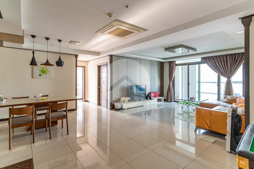 3 Bedroom Condo For Rent - De Castle Royal, BKK 1, Phnom Penh